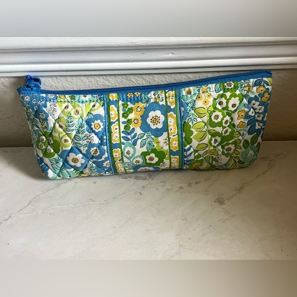 VERA BRADLEY 🌼 Cosmetic Pouch 2 for $22 ❇️ - Picture 1 of 7